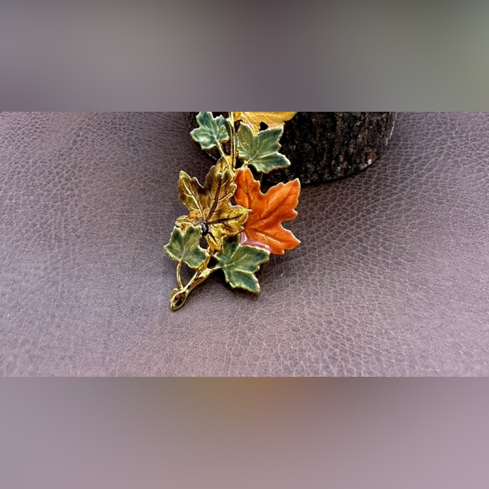 Side KC brooch. Fall color, graceful, leaves, vintage.